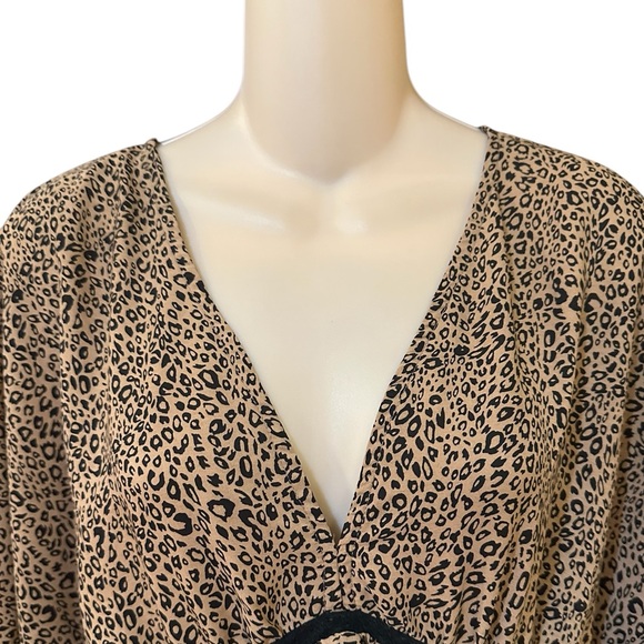 BaeVely Animal Print Top‎ - Picture 4 of 12